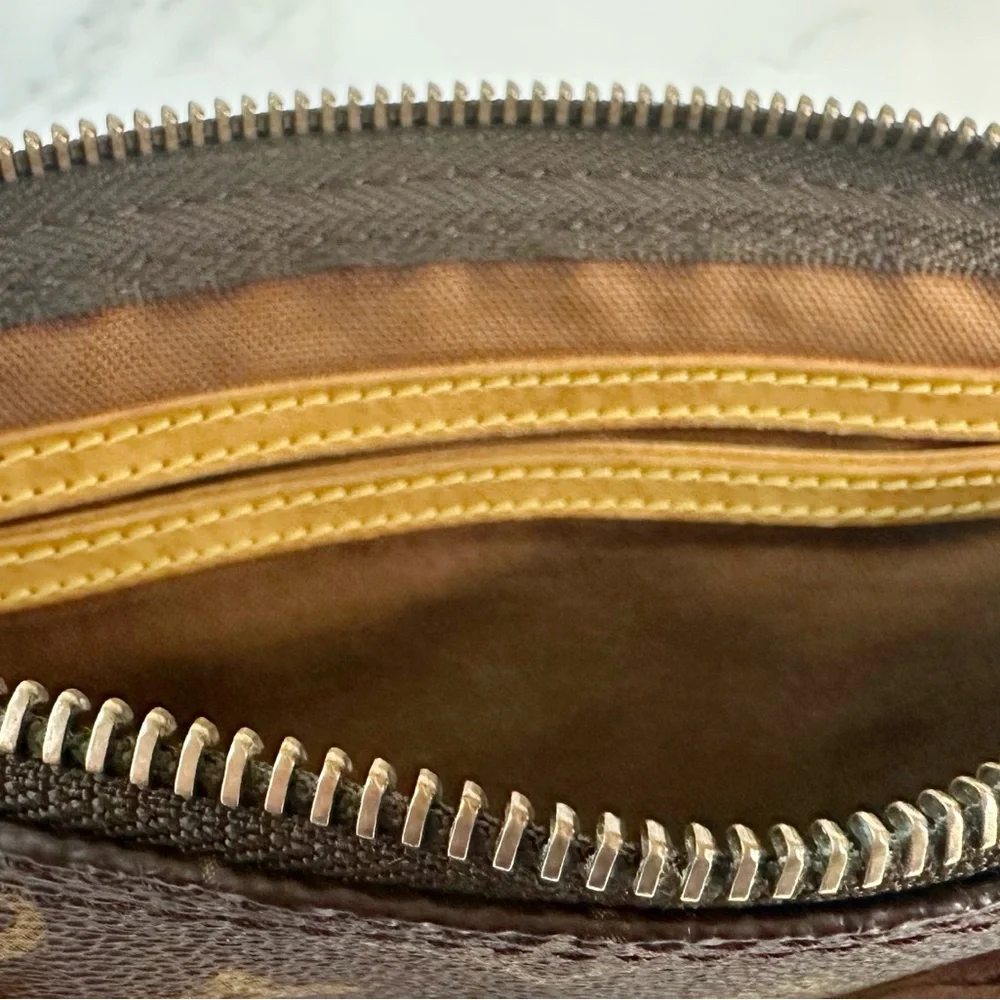 Louis Vuitton Speedy 25 Monogram Handbag - Picture 15 of 16